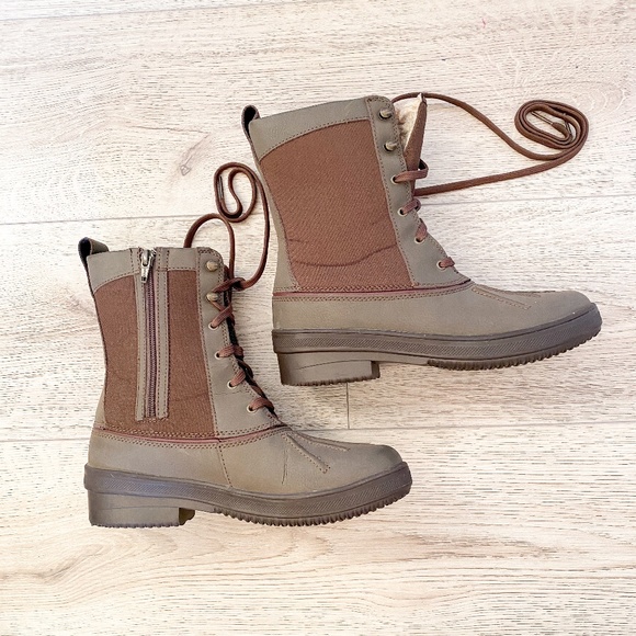 Clarks Shoes - Clarks Carima Luna Faux Fur Lined Snow Boot - 6